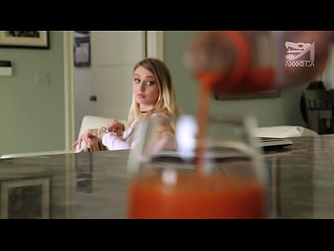 ❤️ Une fille chaude avec de gros seins et une chatte serrée reçoit la bite d'un perdant, mais très fort. ❤️ Porno at us ❌❤