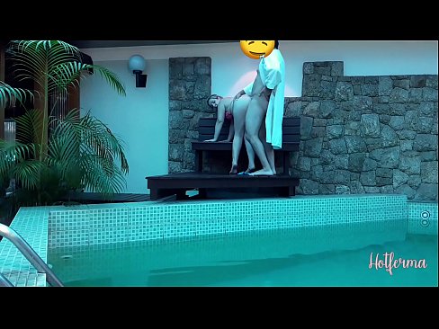❤️ Le patron invite la femme de chambre à la piscine, mais n'a pas pu résister à une chaude ❤️ Porno at us ❌❤