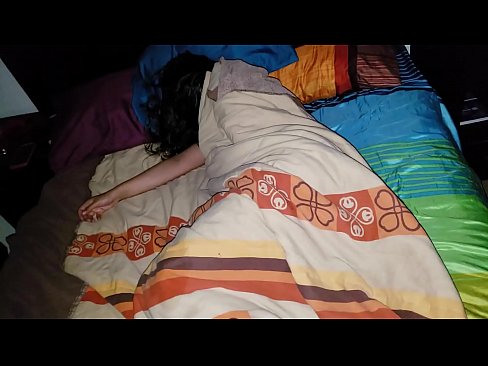 ❤️ Beau-fils réprimandant sa jeune belle-mère pendant qu'elle dort. ❤️ Porno at us ❌❤